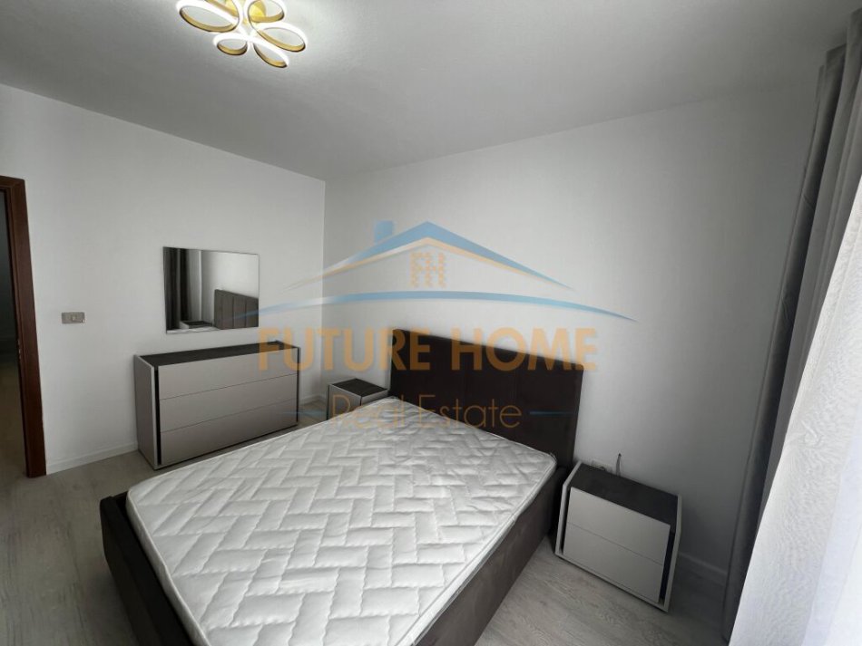Tirane, jepet me qera apartament 1+1+Ballkon Kati 3, 60 m² 650 € (Komuna e Parisit)
