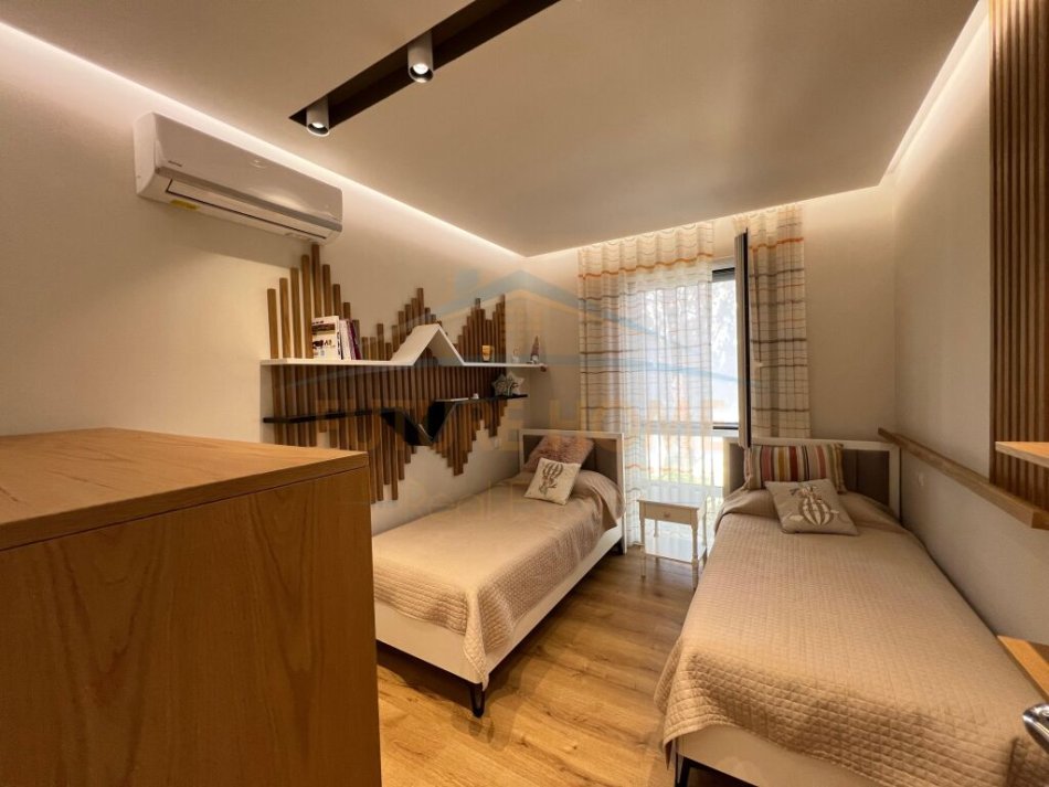 Durres, shes apartament 2+1+Ballkon Kati 1, 100 m² 320.000 € (Gjiri i Lalezit)
