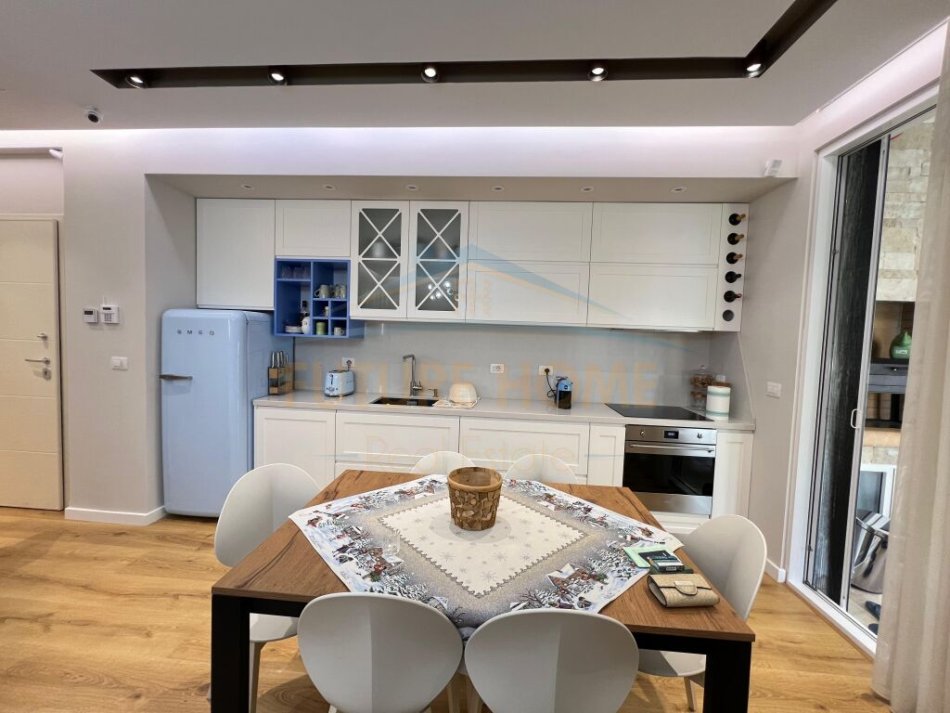 Durres, shes apartament 1+1+Ballkon Kati 1, 101 m² 320.000 € (gjiri lalzit)