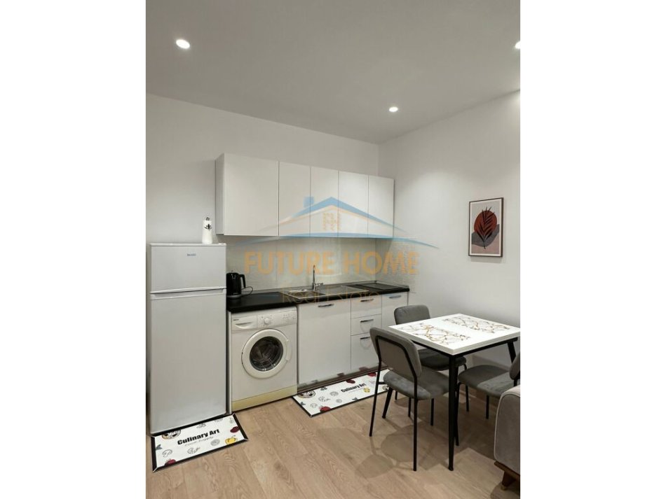 Tirane, jepet me qera 1+1 , 42 m² 800 € (Pallatet Agimi)