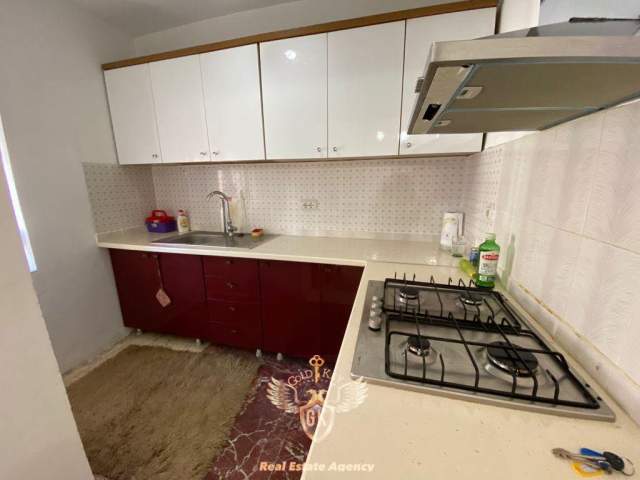 Durres, jap me qera apartament Kati 4, 75 m² 25.000 Leke (GJYKATA DURRES)