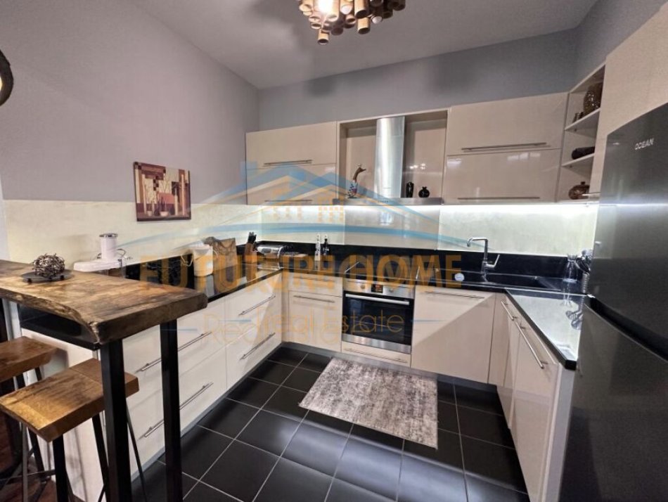 shitet apartament 2+1+Ballkon Kati 1, 94 m² 185.000 € (Kopshti Zoologjik)