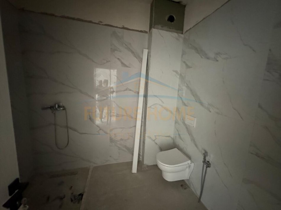Durres, shitet apartament Kati 2, 62 m² 100.000 € (MALI I ROBIT)