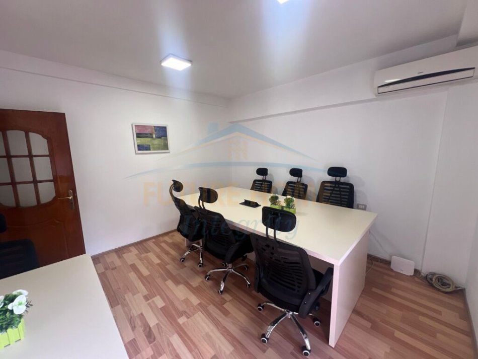 Tirane, jepet me qera zyre Kati 2, 70 m² 900 € (9-Kateshet)