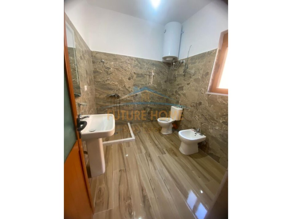 Shqiperi, jepet me qera 2+1+Ballkon Kati 2, 128 m² 500 € (unaza e re)