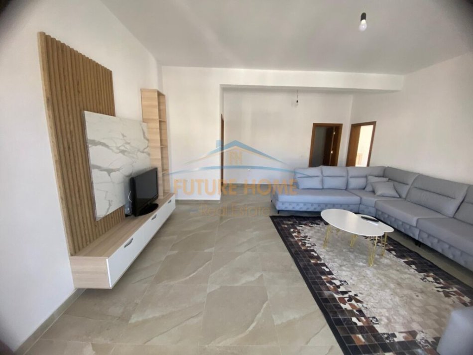 Shqiperi, jepet me qera 2+1+Ballkon Kati 2, 128 m² 500 € (unaza e re)