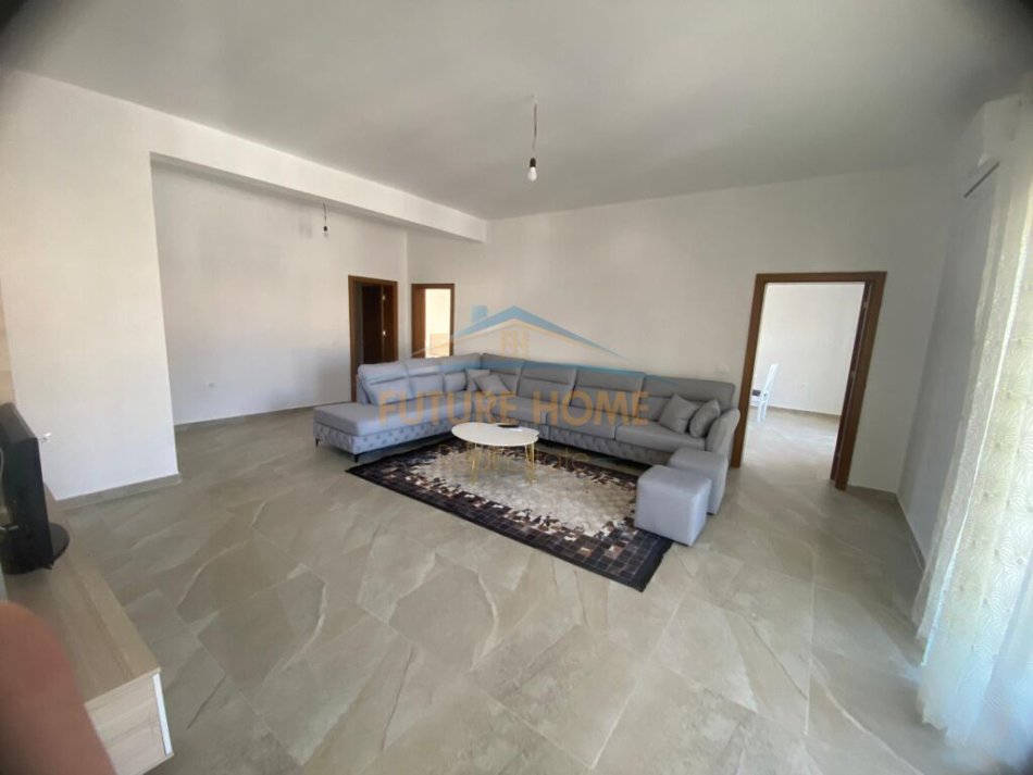 Shqiperi, jepet me qera 2+1+Ballkon Kati 2, 128 m² 500 € (unaza e re)