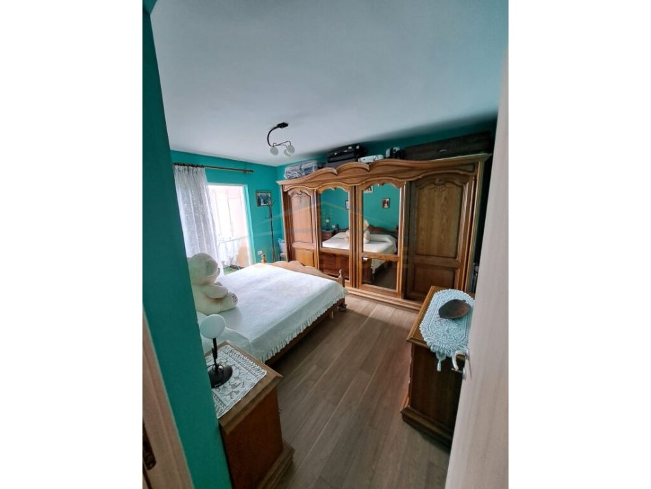 Tirane, jepet me qera apartament 3+1+Ballkon Kati 4, 80 m² 900 € (Piramida)