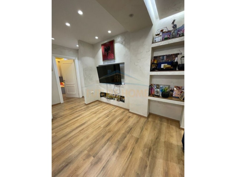 Tirane, shitet apartament 2+1+Ballkon Kati 6, 105 m² 200.000 € (FUSHA E AVIACIONIT REZIDENCA TURDIU)
