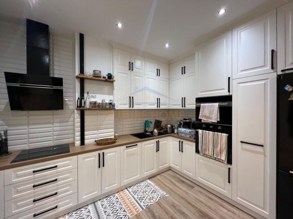 Tirane, shitet apartament 2+1+Aneks+Ballkon Kati 2, 83 m² 120.000 € (Fresku)