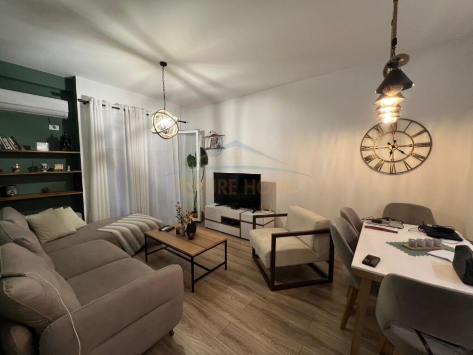 Tirane, shitet apartament 2+1+Ballkon Kati 2, 82 m² 120.000 € (Fresku)