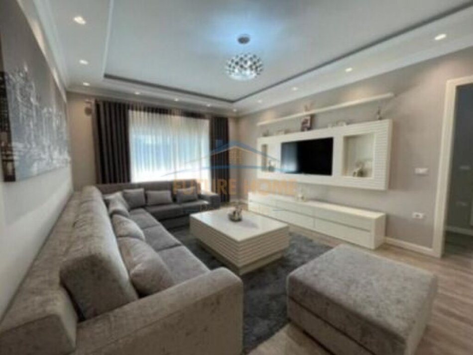 Tirane, jepet me qera apartament 2+1+Ballkon Kati 2, 150 m² 600 € (Vilat e Arabit, Linze, Tirane)