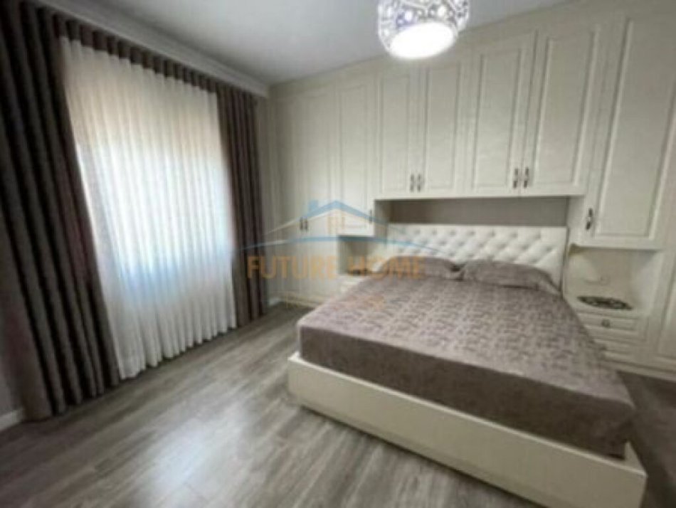 Tirane, jepet me qera apartament 2+1+Ballkon Kati 2, 150 m² 600 € (Vilat e Arabit, Linze, Tirane)