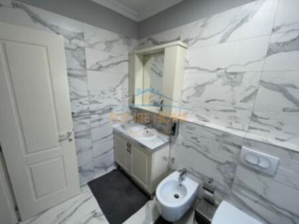 Tirane, jepet me qera apartament 2+1+Ballkon Kati 2, 150 m² 600 € (Vilat e Arabit, Linze, Tirane)
