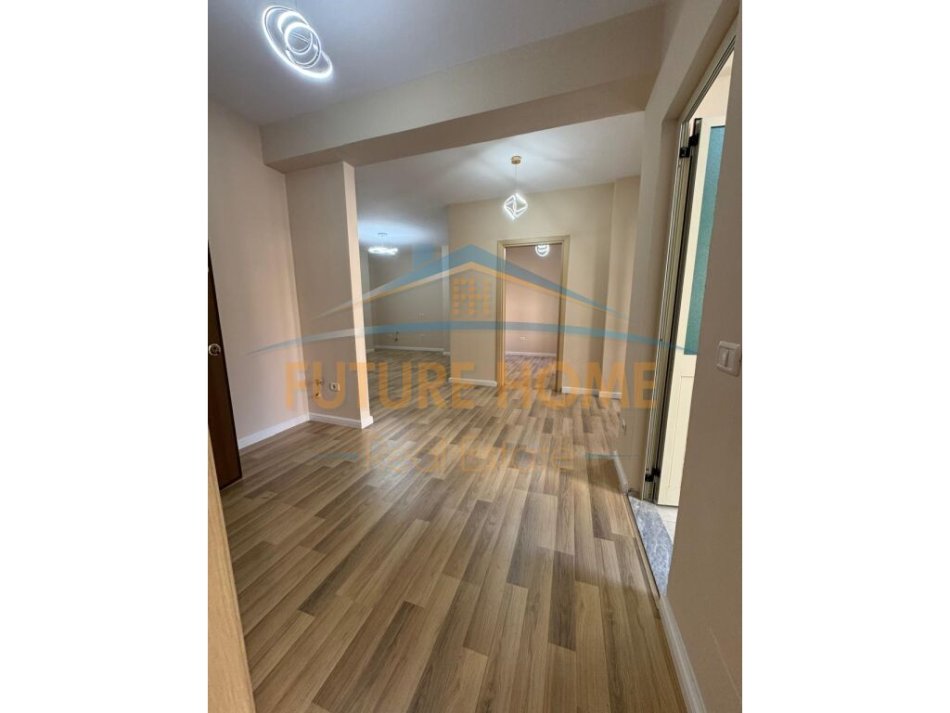 Tirane, shitet apartament 2+1+Ballkon Kati 2, 83 m² 125.000 € (Unaza e Re)