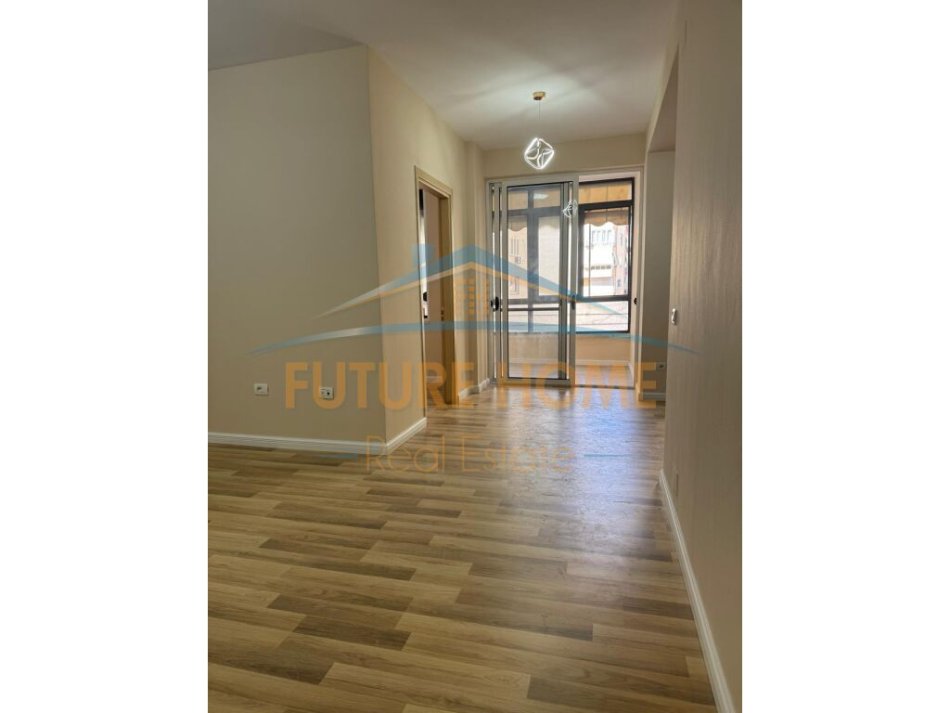 Tirane, shitet apartament 2+1+Ballkon Kati 2, 83 m² 125.000 € (Unaza e Re)