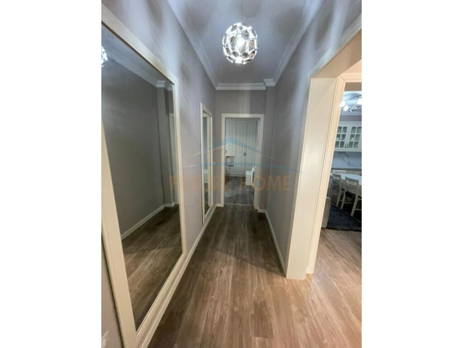 Tirane, jepet me qera apartament 2+1 Kati 2, 150 m² 600 € 