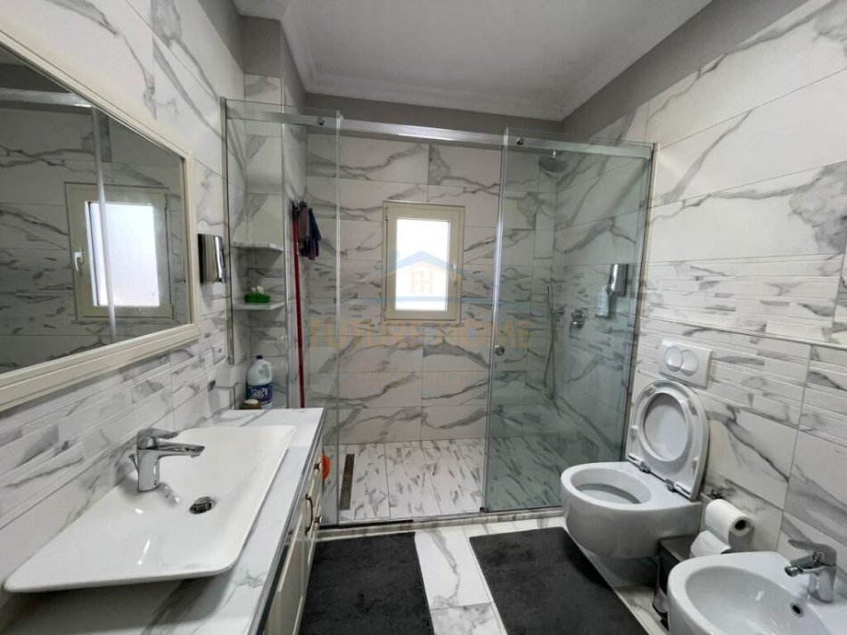 Tirane, jepet me qera apartament 2+1 Kati 2, 150 m² 600 € 
