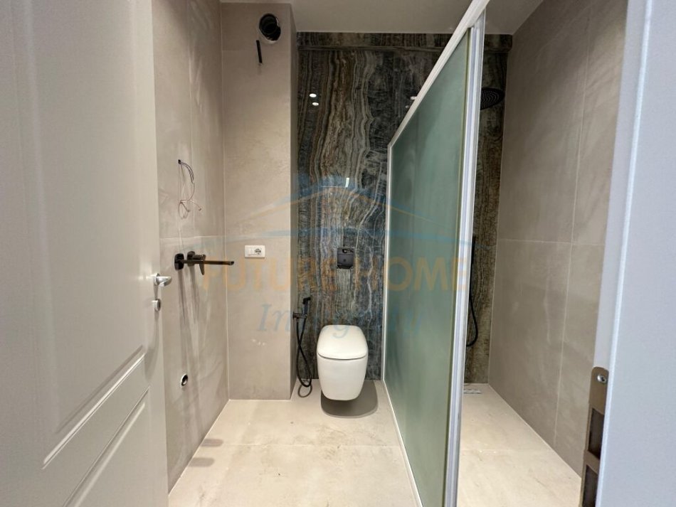 Tirane, jepet me qera apartament 3+1+Aneks+Ballkon Kati 2, 153 m² 1.300 € (Sauk)