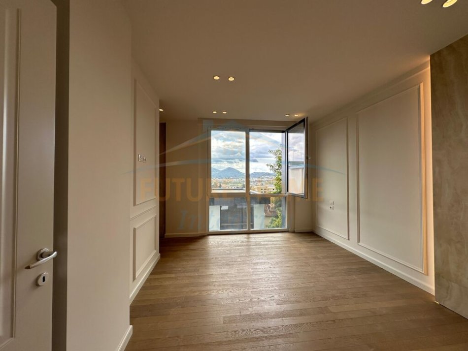 Shitet, Apartament 3+1+2+2 Garazhe, Pallati i Brigadave, € 420,000