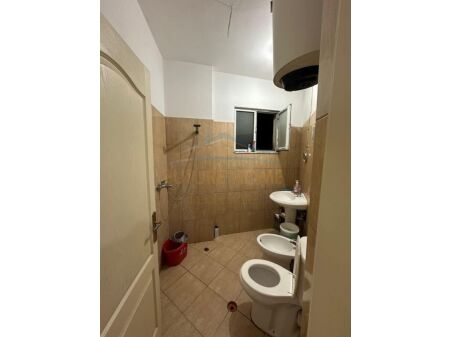 Tirane, shitet apartament 1+1+Ballkon Kati 1, 48 m² 64.500 € (Rruga Shefqet Kuka, Fresku, Tiranë AREA45286)