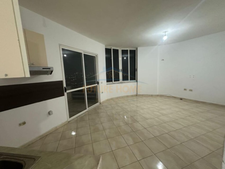 Tirane, shitet apartament 1+1+Ballkon Kati 5, 72 m² 74.000 € (Rruga Shefqet Kuka)