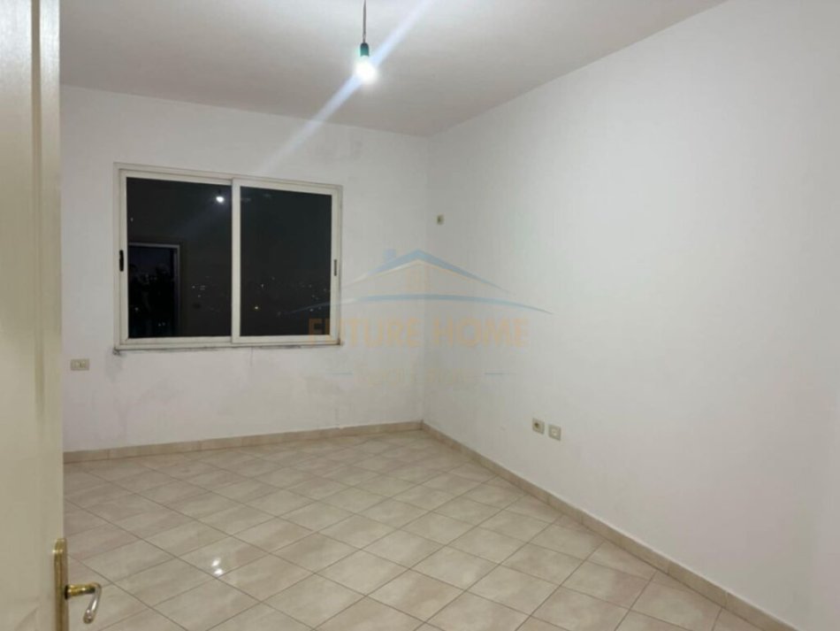 Tirane, shitet apartament 1+1+Ballkon Kati 5, 72 m² 74.000 € (Rruga Shefqet Kuka)