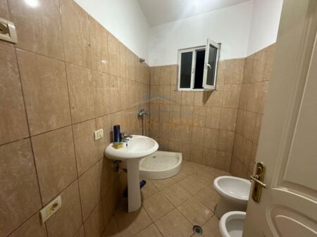 Tirane, shitet apartament 1+1+Ballkon Kati 5, 64 m² 82500 € (Rruga Shefqet Kuka, Fresku, Tiranë AREA45288)