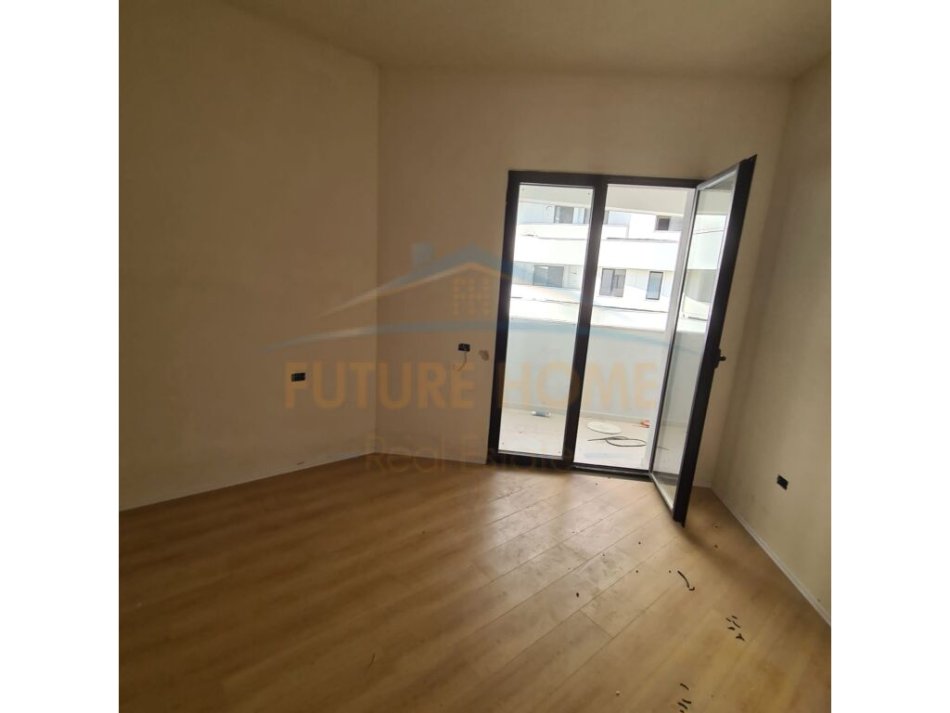 Tirane, shes apartament 2+1+Ballkon Kati 6, 120 m² 264.000 € (Bulevardi Gjergj Fishta)