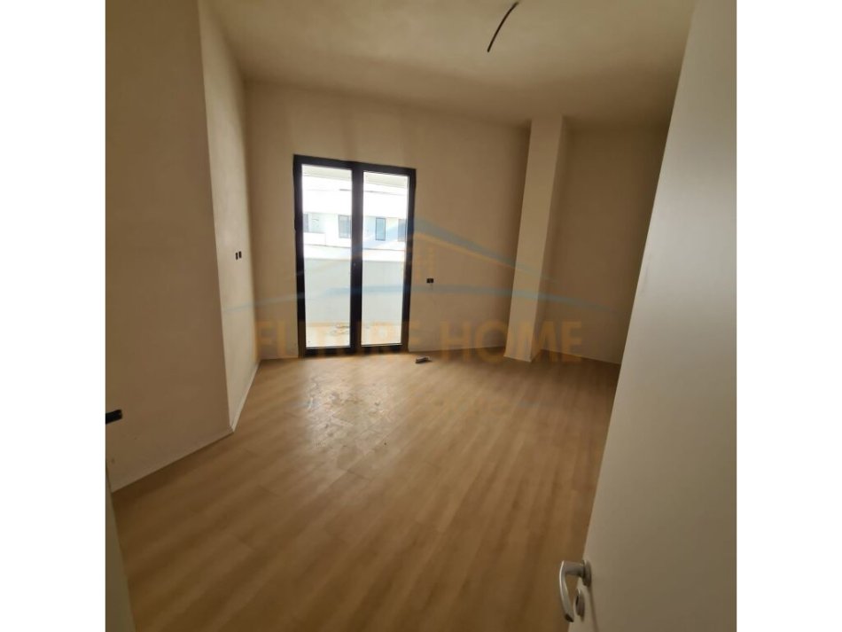 Tirane, shes apartament 2+1+Ballkon Kati 6, 120 m² 264.000 € (Bulevardi Gjergj Fishta)