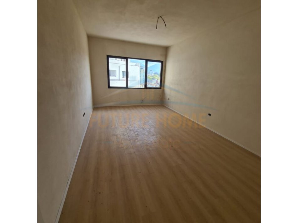 Tirane, shes apartament 2+1+Ballkon Kati 6, 120 m² 264.000 € (Bulevardi Gjergj Fishta)