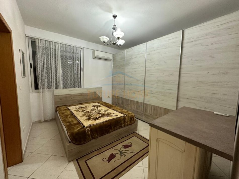 Tirane, jepet me qera apartament 2+1+Ballkon Kati 5, 100 m² 800 € (Toptani)