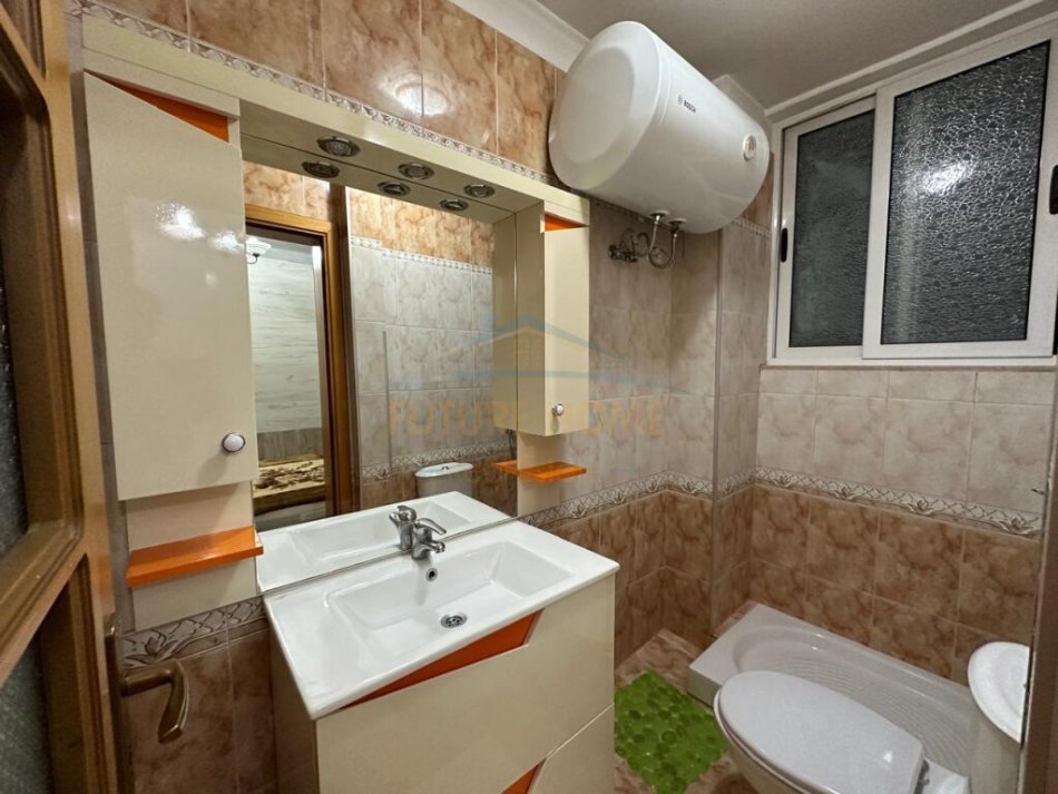 Tirane, jepet me qera apartament 2+1+Ballkon Kati 5, 100 m² 800 € (Toptani)