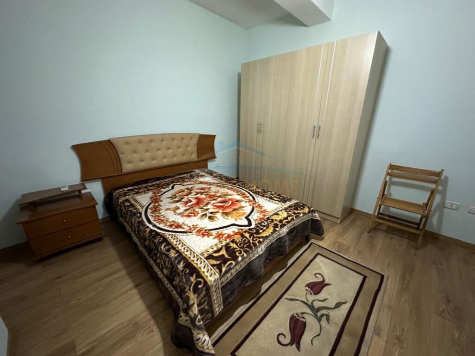 Tirane, jepet me qera apartament 2+1+Ballkon Kati 5, 100 m² 800 € (Toptani)