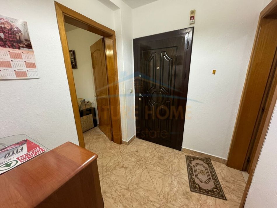 Korce, jepet me qera apartament 1+1 Kati 5, 70 m² 250 € (Lagjia 16)