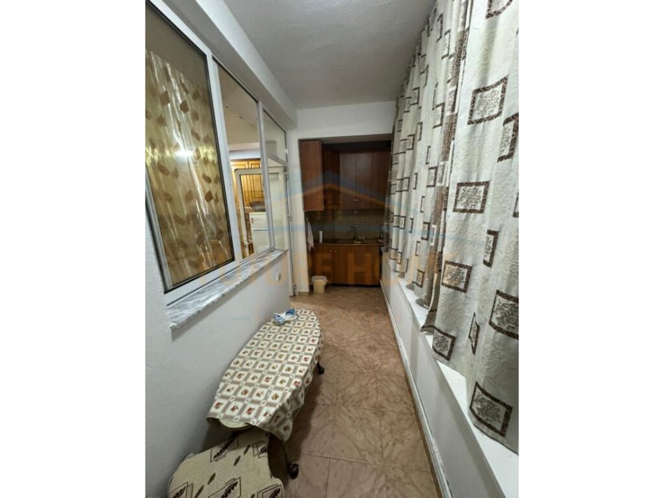 Korce, jepet me qera apartament 1+1 Kati 5, 70 m² 250 € (Lagjia 16)