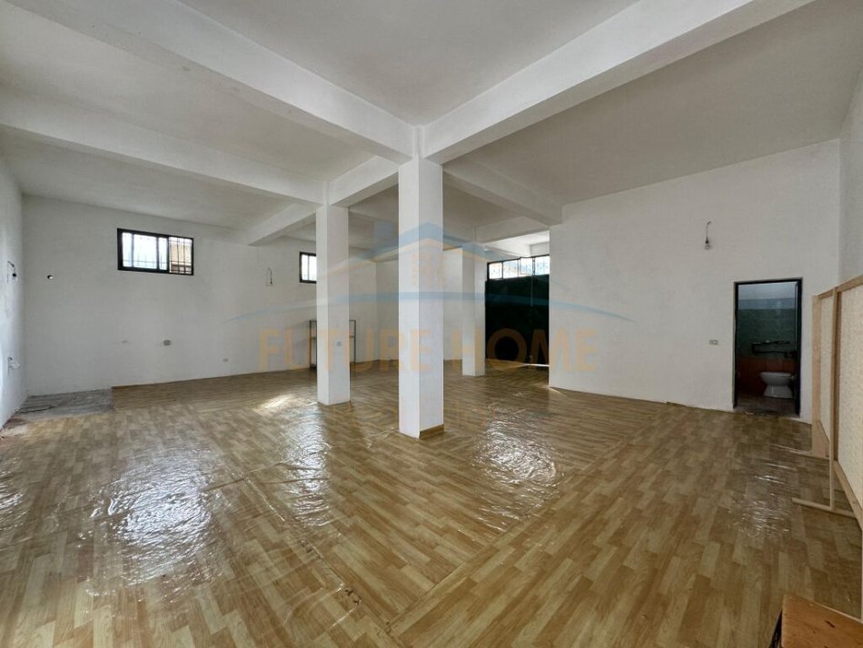 Durres, jap me qera ambjent biznesi Kati 0, 170 m² 320 € (ish rajoni)
