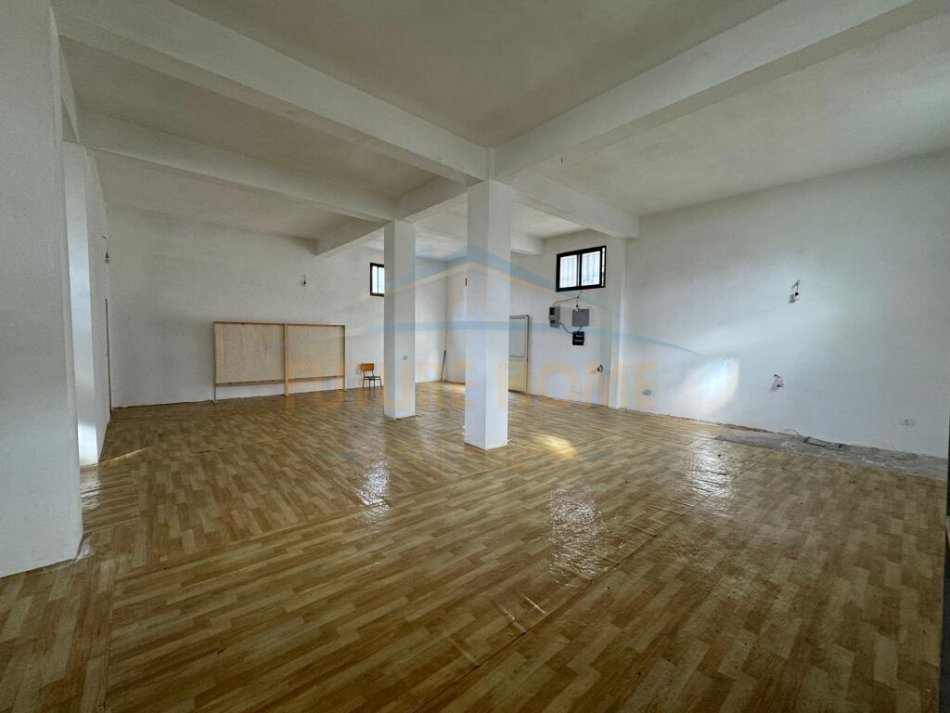Durres, jap me qera ambjent biznesi Kati 0, 170 m² 320 € (ish rajoni)