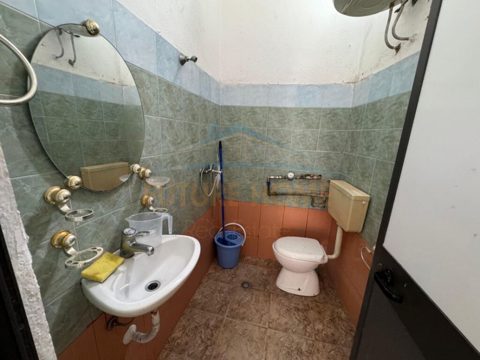 Durres, jap me qera ambjent biznesi Kati 0, 170 m² 320 € (ish rajoni)