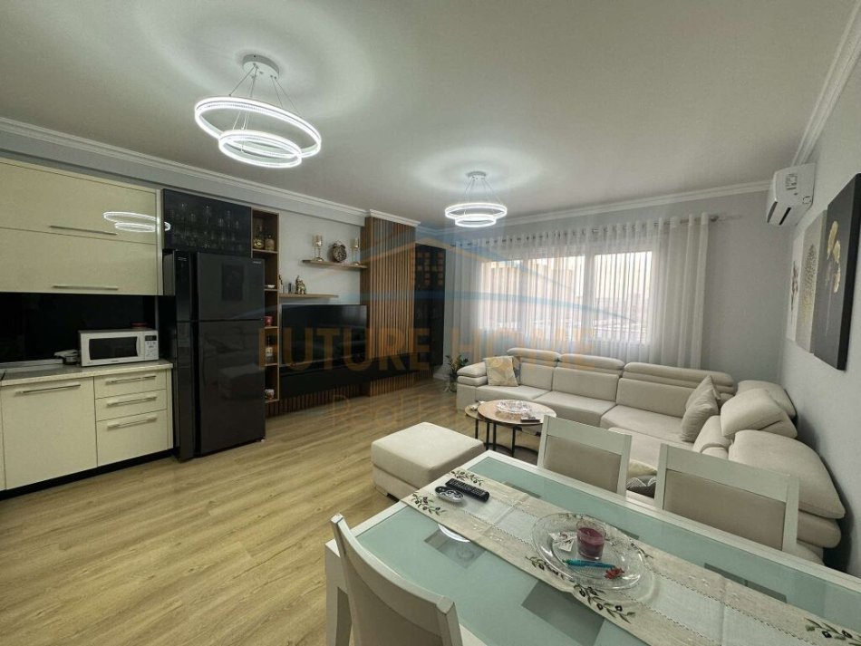 Tirane, shitet apartament 2+1+Ballkon Kati 2, 112 m² 200.000 € (RRUGA 5 MAJI)