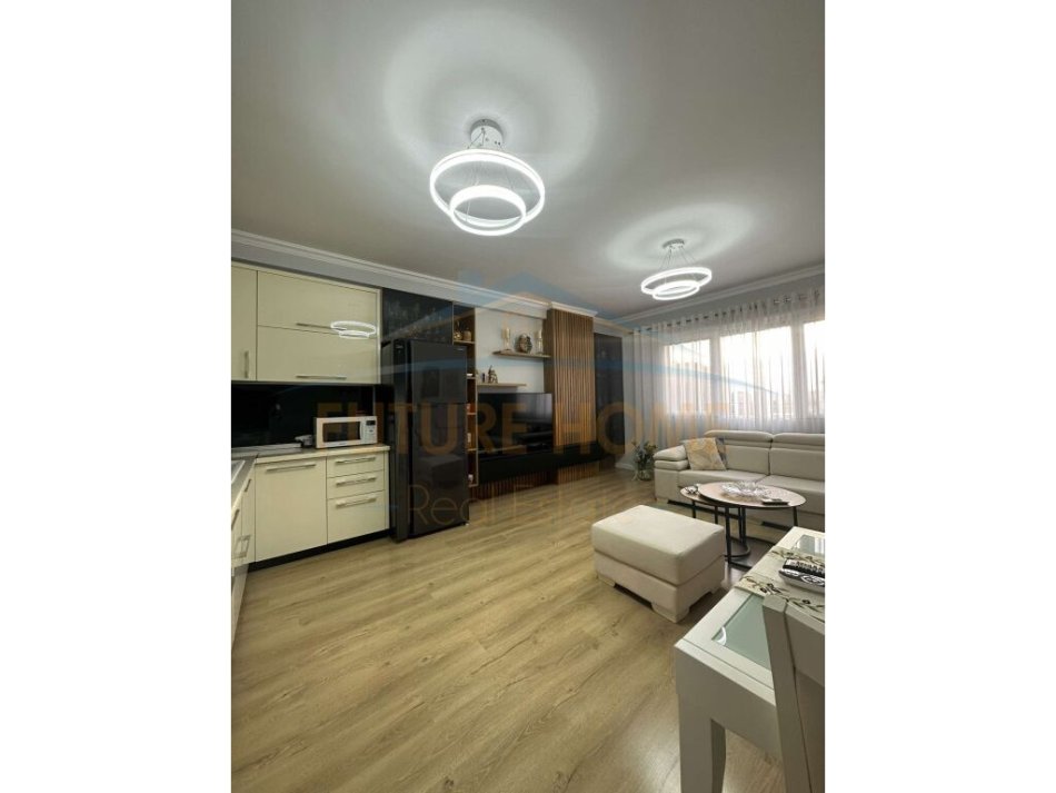 Tirane, shitet apartament 2+1+Ballkon Kati 2, 112 m² 200.000 € (RRUGA 5 MAJI)