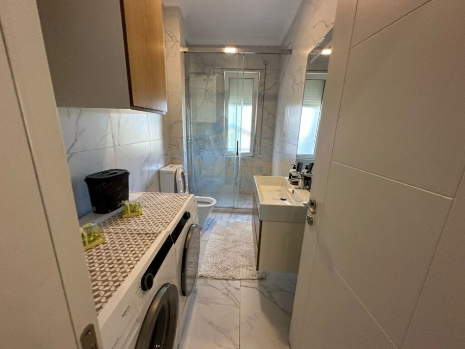 Tirane, shes apartament 3+1+Ballkon Kati 3, 123 m² 270.000 € (Kopshti Botanik + post parkimi)