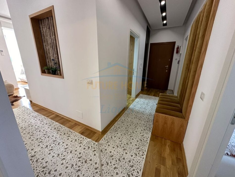 Tirane, shitet apartament 3+1 Kati 3, 123 m² 255.000 € (Liqeni i Thate)