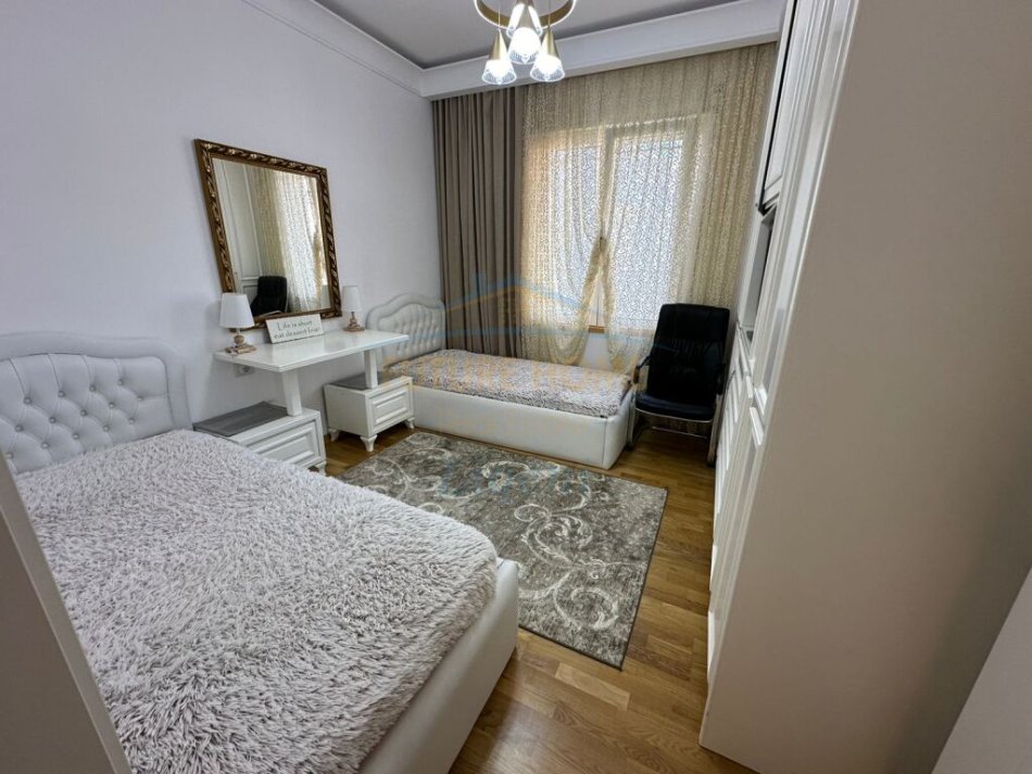 Tirane, shes apartament 3+1+Ballkon Kati 3, 123 m² 270.000 € (Kopshti Botanik + post parkimi)
