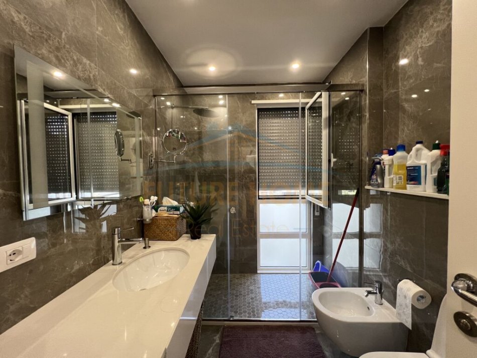 Durres, shitet apartament 2+1 Kati 1, 100 m² 320.000 € (San Pietro, Gjiri i Lalzit)