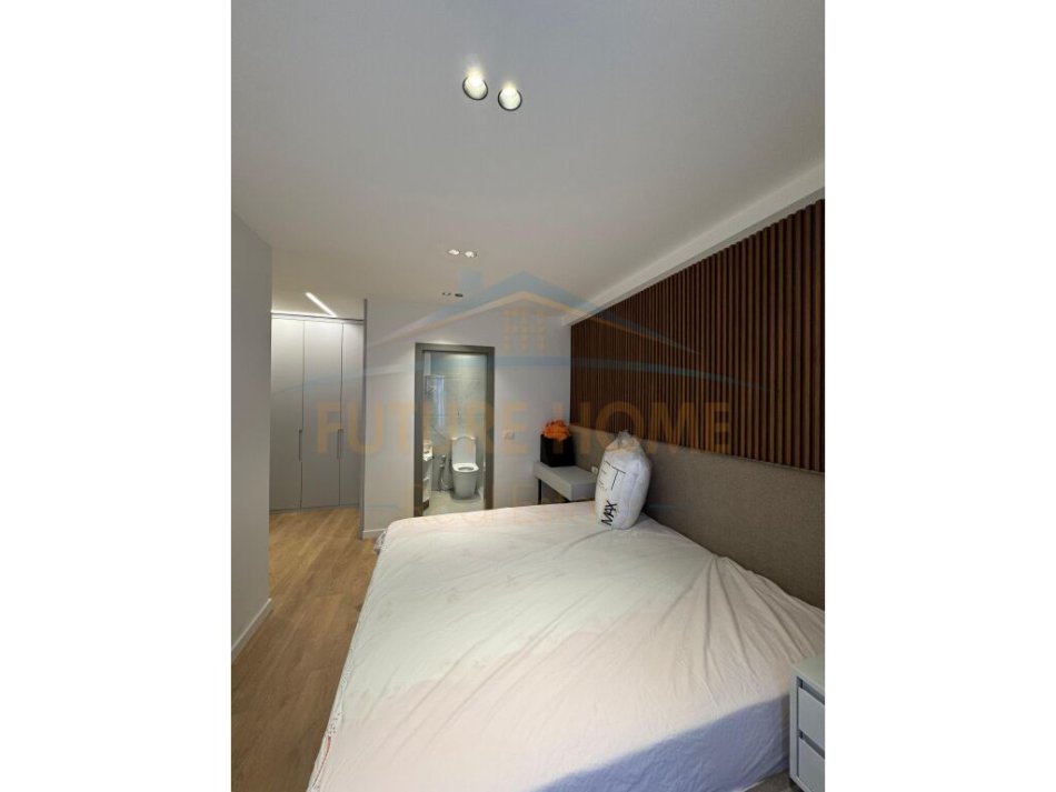 Tirane, shitet apartament 2+1 , 
