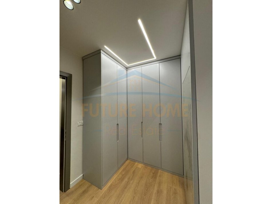 Tirane, shitet apartament 2+1 , 