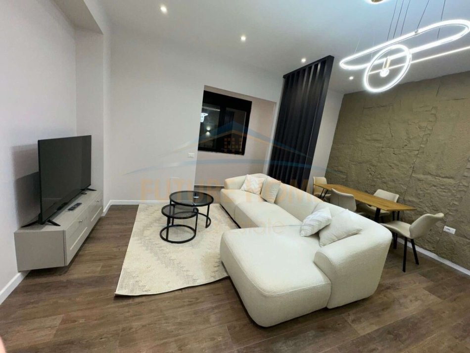 Tirane, jepet me qera apartament 1+1 Kati 1, 81 m² 700 € (SELITE)