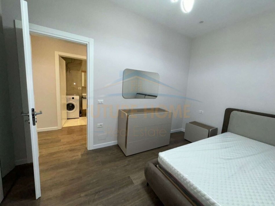 Tirane, jepet me qera apartament 1+1 Kati 1, 81 m² 700 € (Selite)