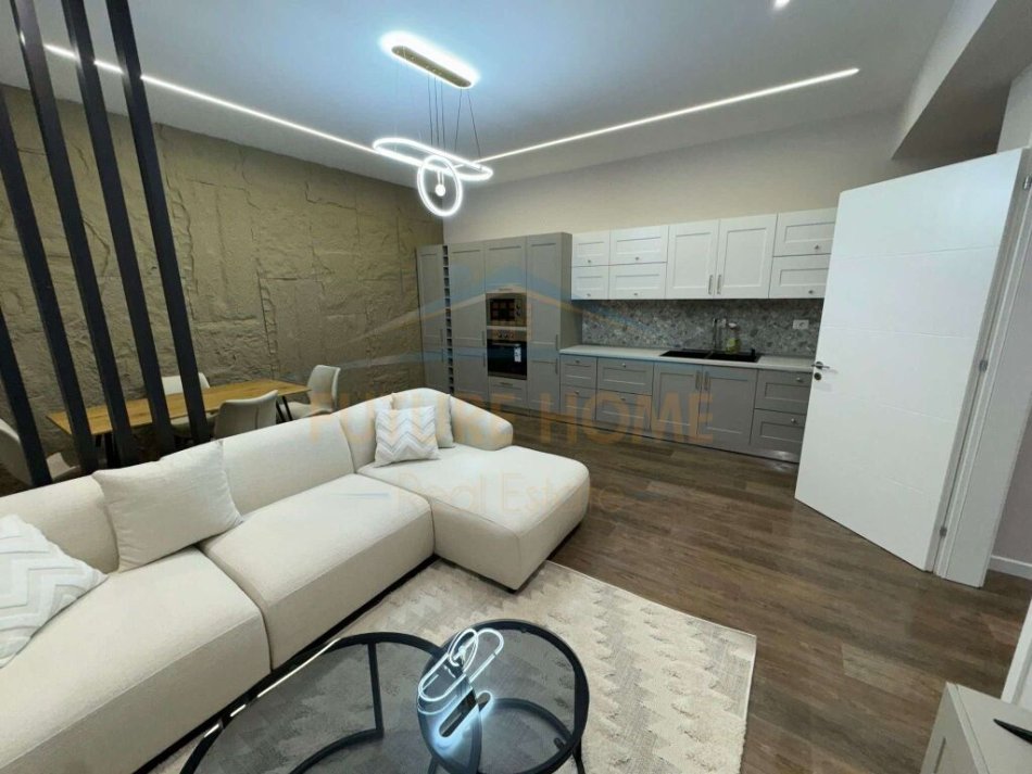 Tirane, jepet me qera apartament 1+1 Kati 1, 81 m² 700 € (SELITE)